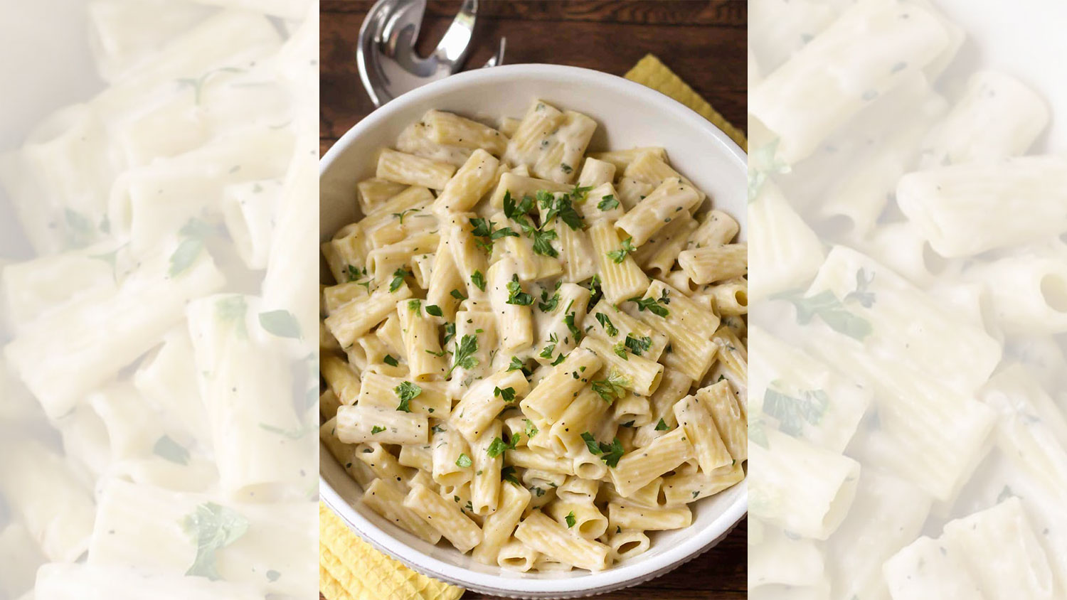 Integralna tjestenina u umaku od indijskih oraščića